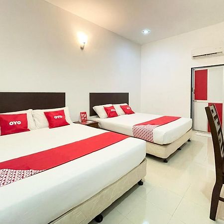 Oyo 275 Senyum Inn Pantai Cenang  Exterior photo