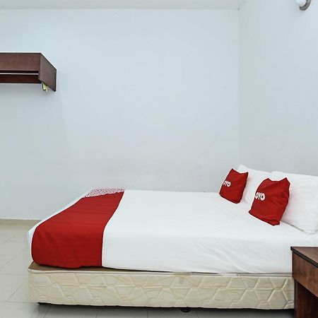 Oyo 275 Senyum Inn Pantai Cenang  Exterior photo