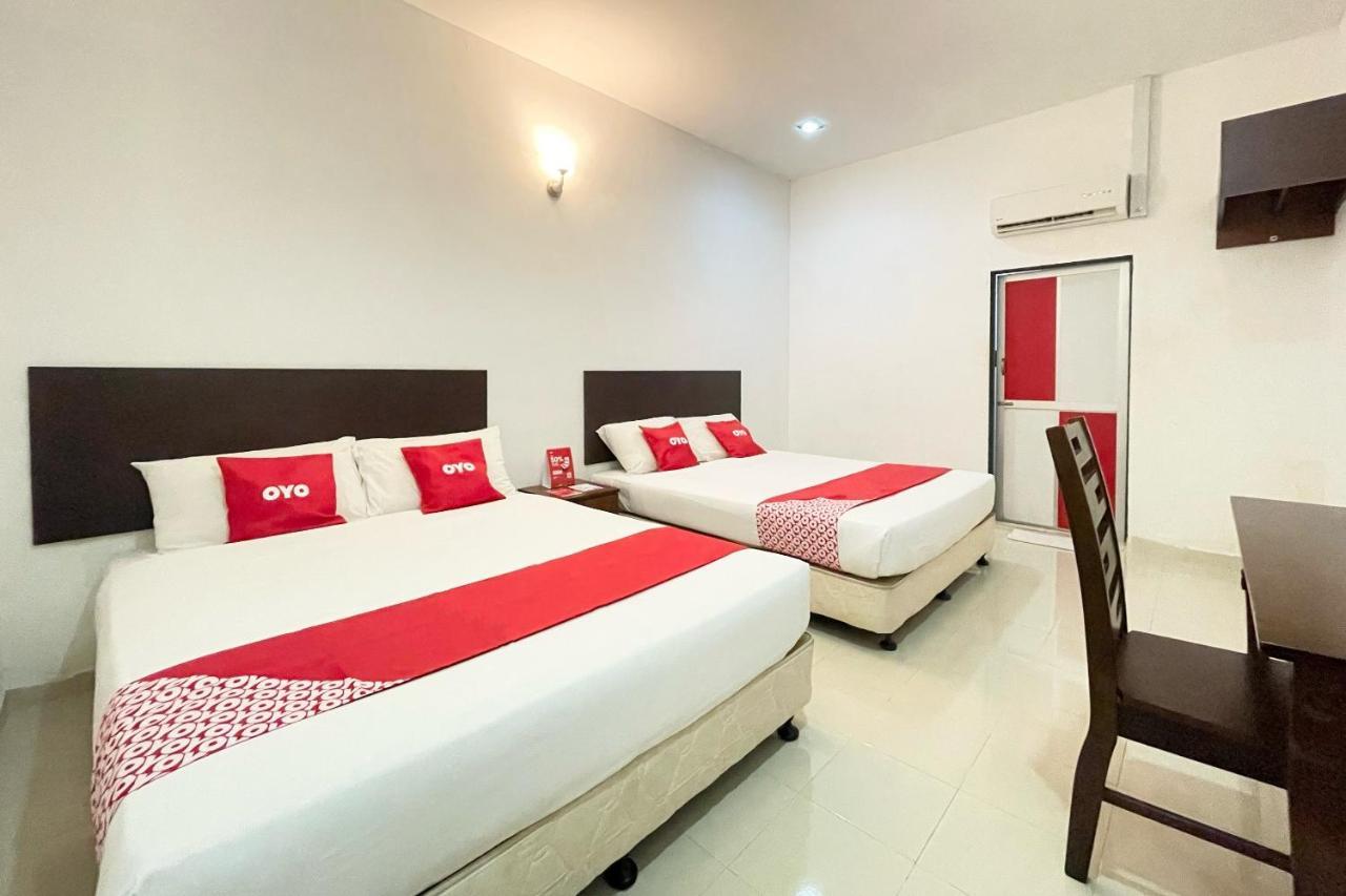 Oyo 275 Senyum Inn Pantai Cenang  Exterior photo