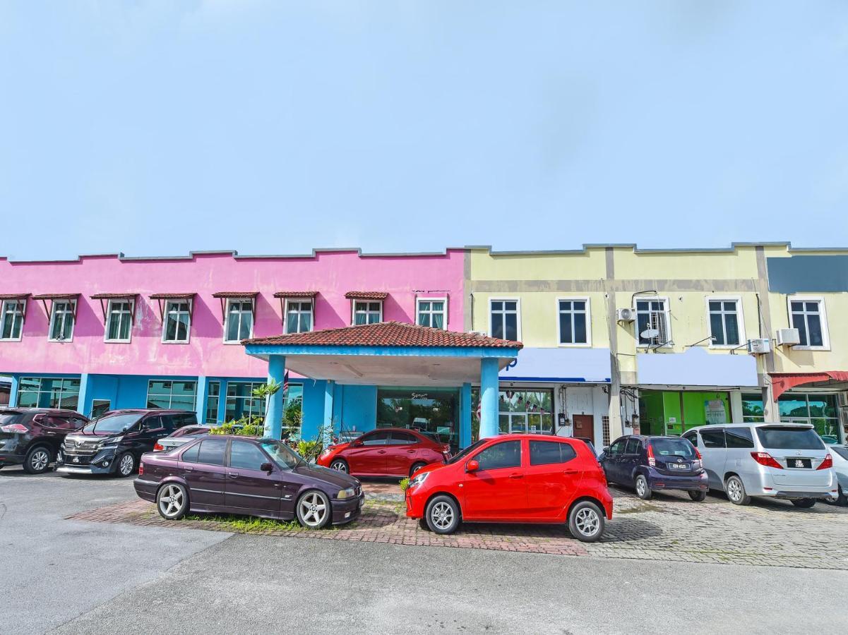Oyo 275 Senyum Inn Pantai Cenang  Exterior photo