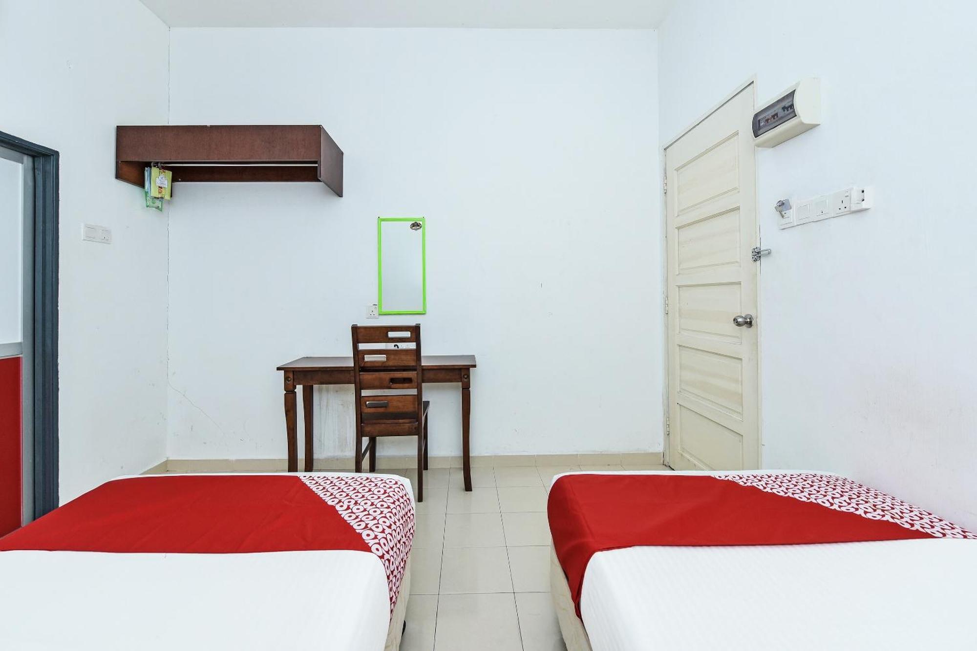 Oyo 275 Senyum Inn Pantai Cenang  Exterior photo