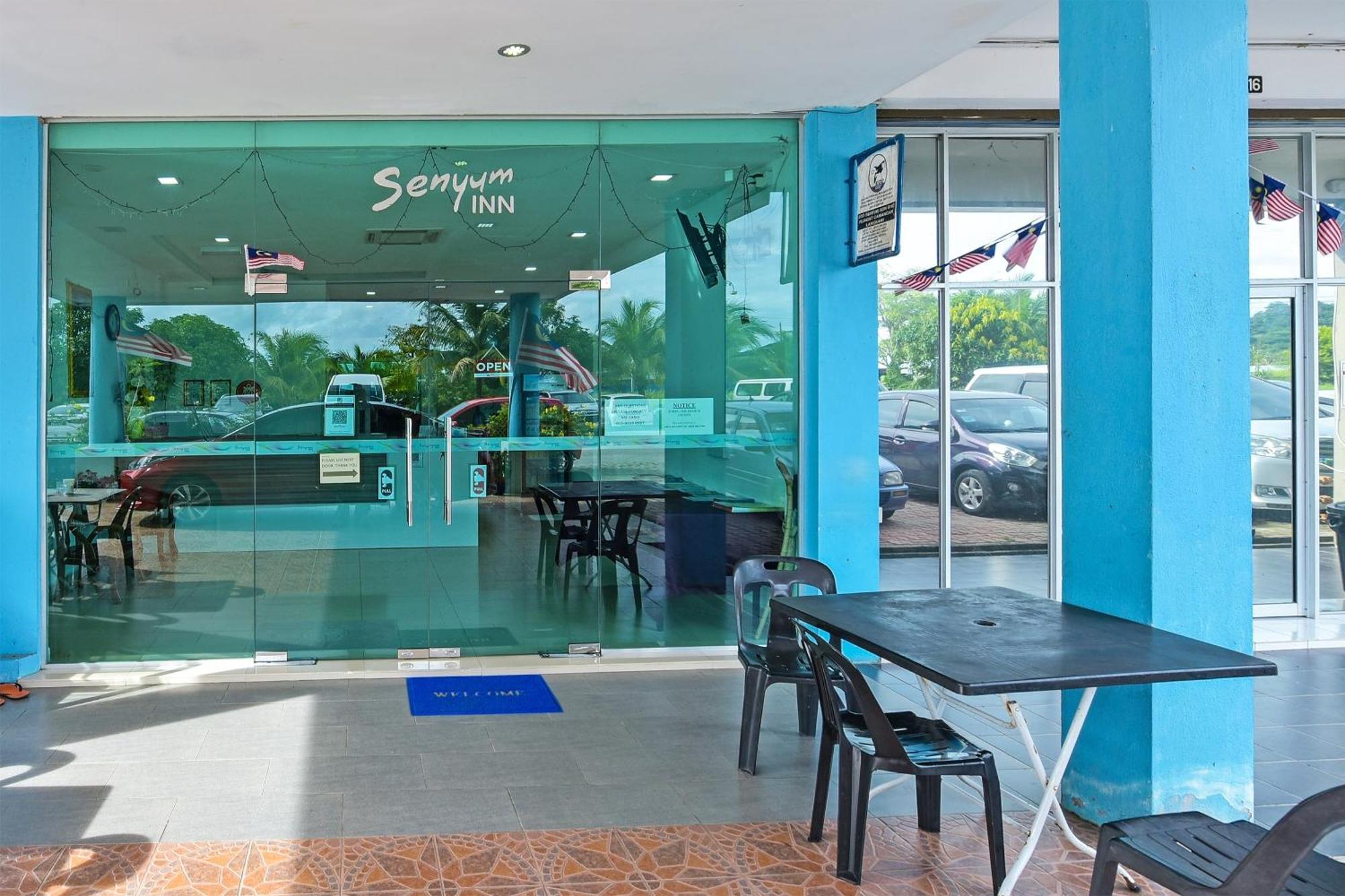 Oyo 275 Senyum Inn Pantai Cenang  Exterior photo