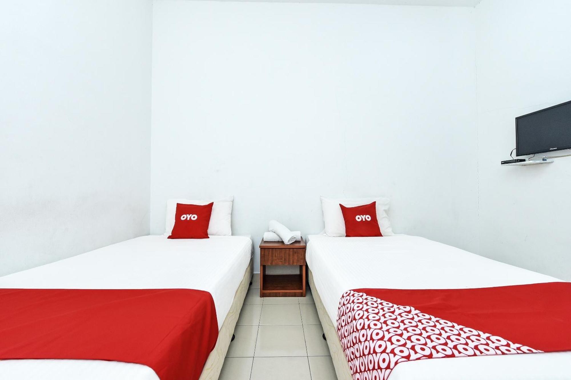Oyo 275 Senyum Inn Pantai Cenang  Exterior photo