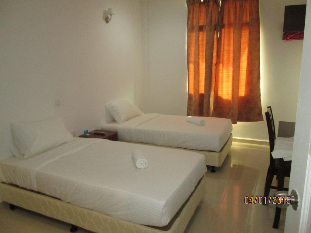 Oyo 275 Senyum Inn Pantai Cenang  Exterior photo