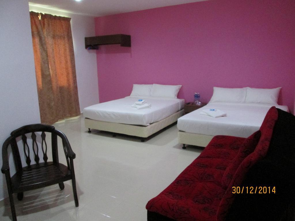 Oyo 275 Senyum Inn Pantai Cenang  Room photo