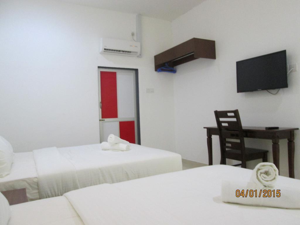 Oyo 275 Senyum Inn Pantai Cenang  Exterior photo
