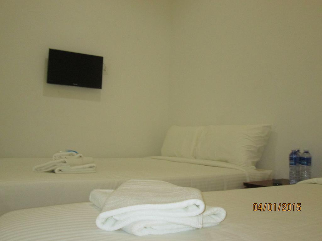 Oyo 275 Senyum Inn Pantai Cenang  Exterior photo