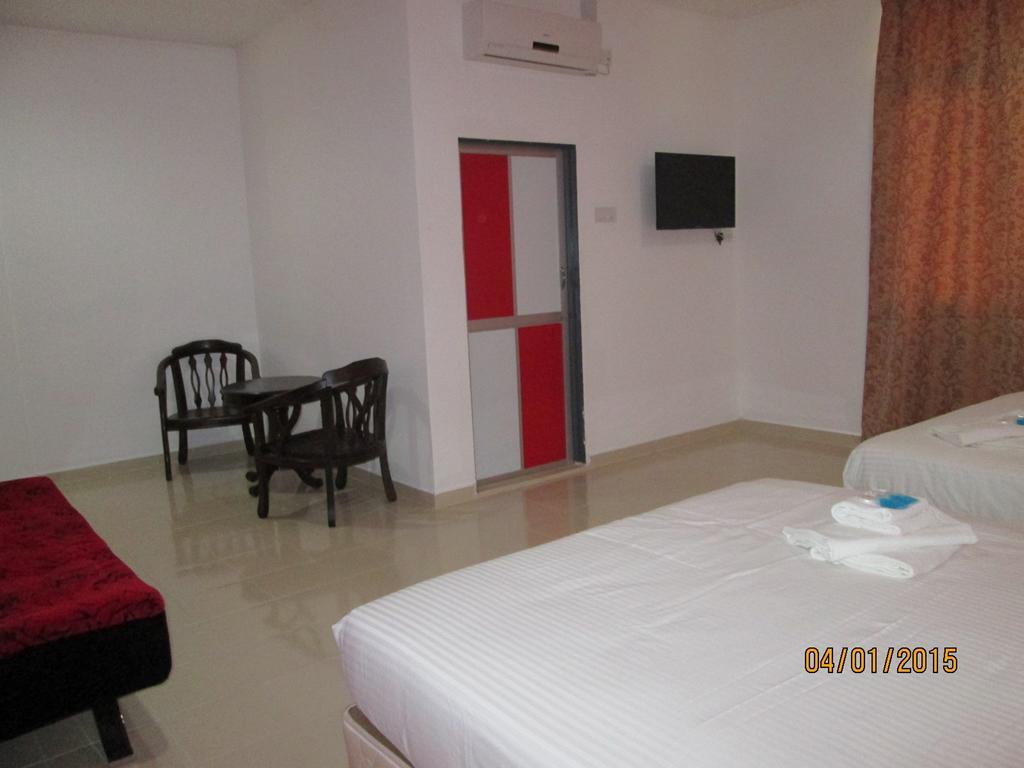 Oyo 275 Senyum Inn Pantai Cenang  Room photo