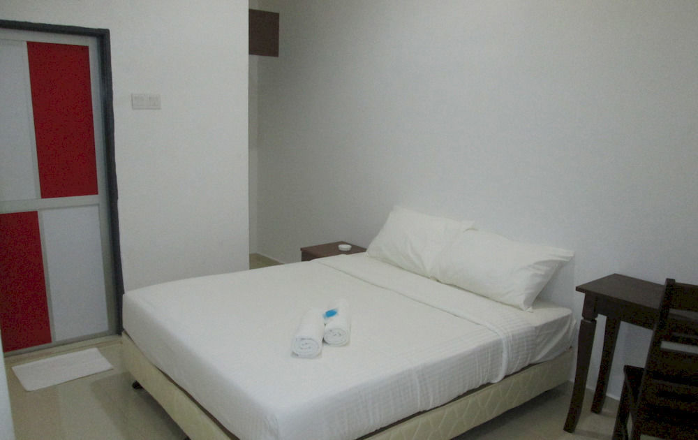 Oyo 275 Senyum Inn Pantai Cenang  Exterior photo
