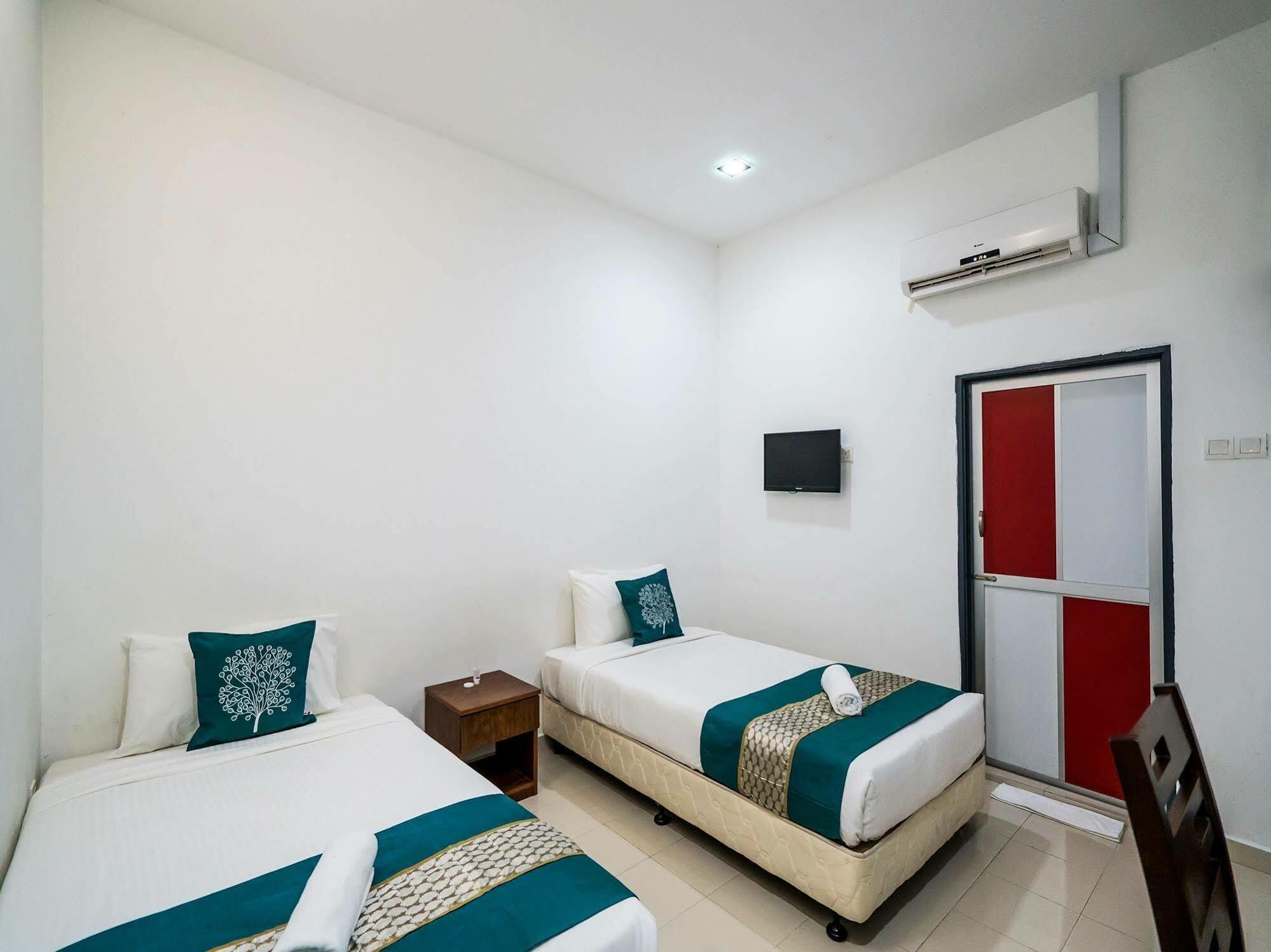 Oyo 275 Senyum Inn Pantai Cenang  Exterior photo