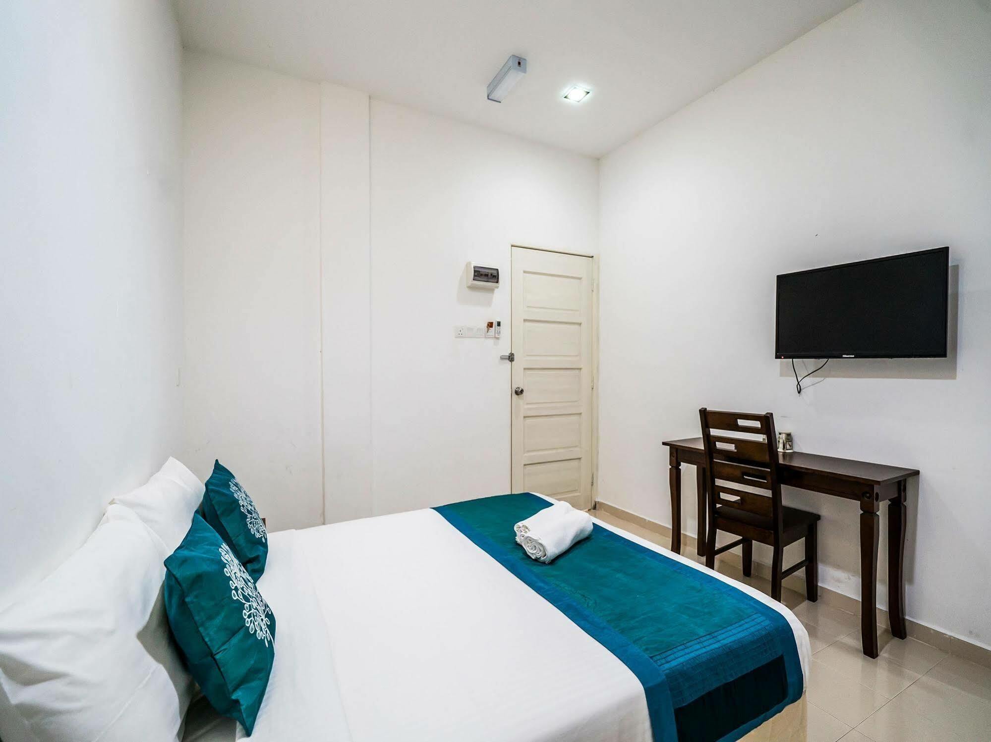 Oyo 275 Senyum Inn Pantai Cenang  Exterior photo