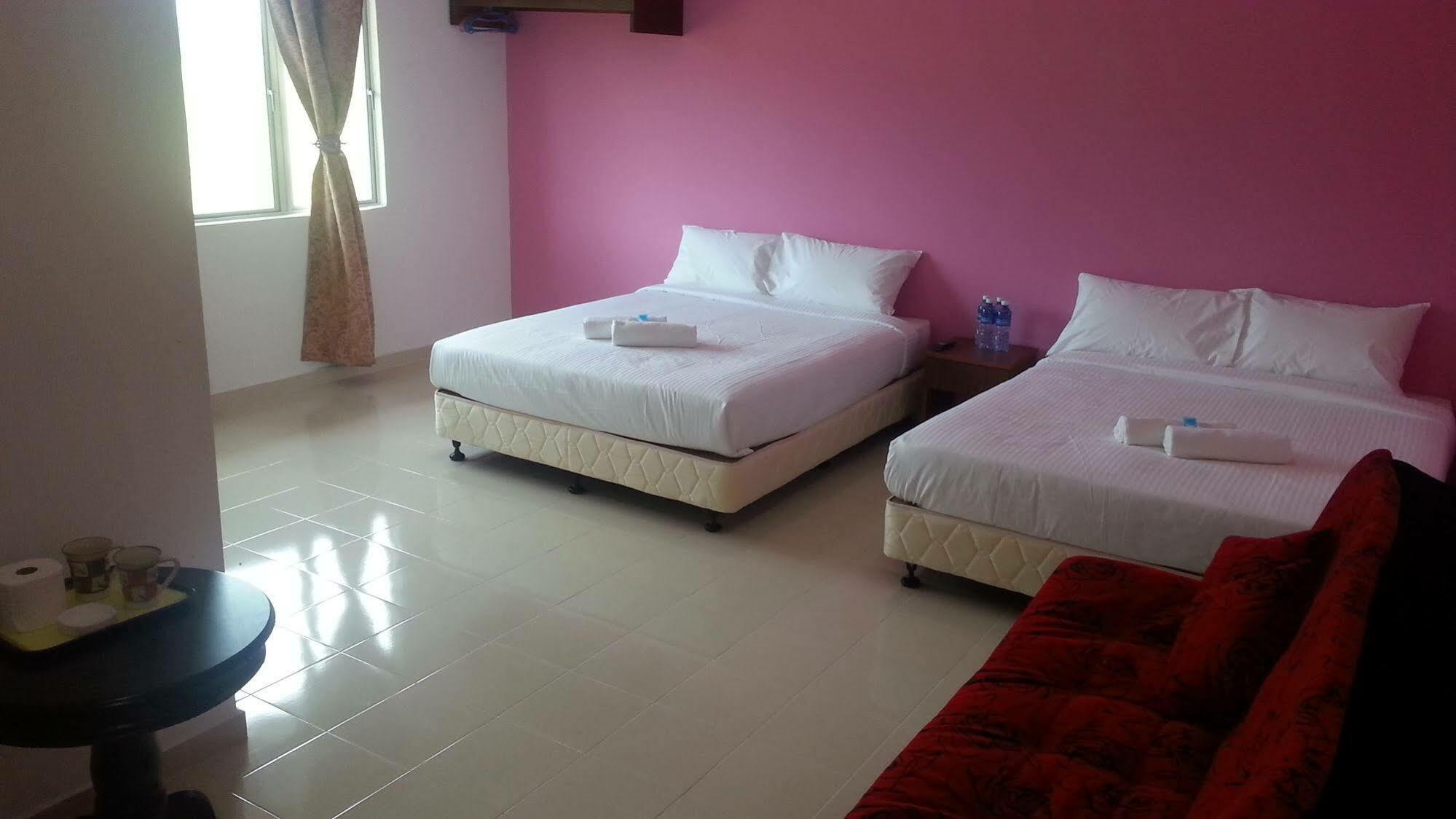 Oyo 275 Senyum Inn Pantai Cenang  Exterior photo